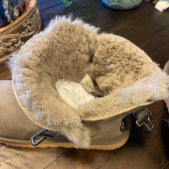 Light tan UGG boots, Sherpa lined.  size 7. - Picture 6 of 6